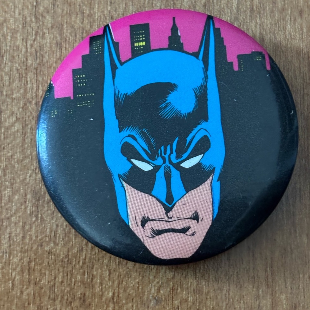 Vintage DC Comics 1989 Batman Pin Black Cityscape Button Headshot 1.75”